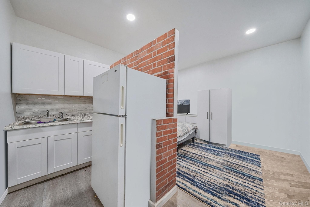 413 Glen Drive - Photo 3