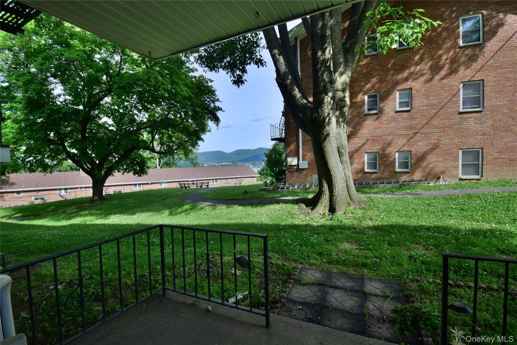 51 Leroy Place - Photo 6