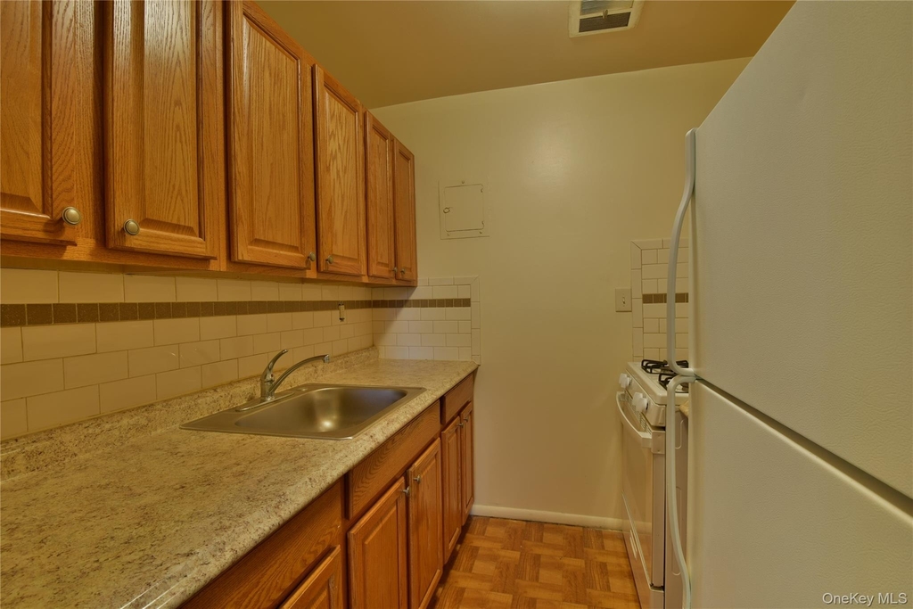 51 Leroy Place - Photo 1