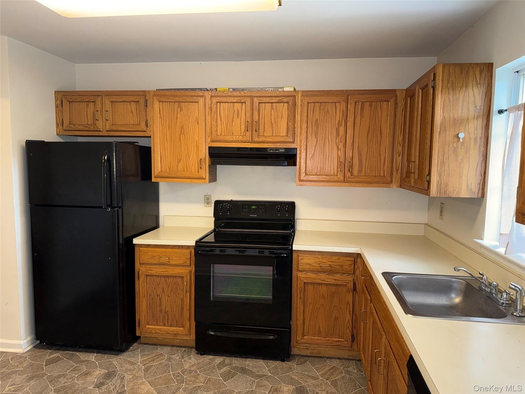1404 Brentwood Drive - Photo 1
