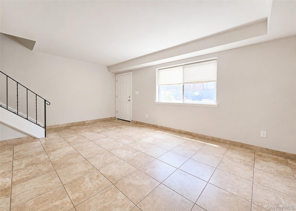 136 Hill Crescent - Photo 2