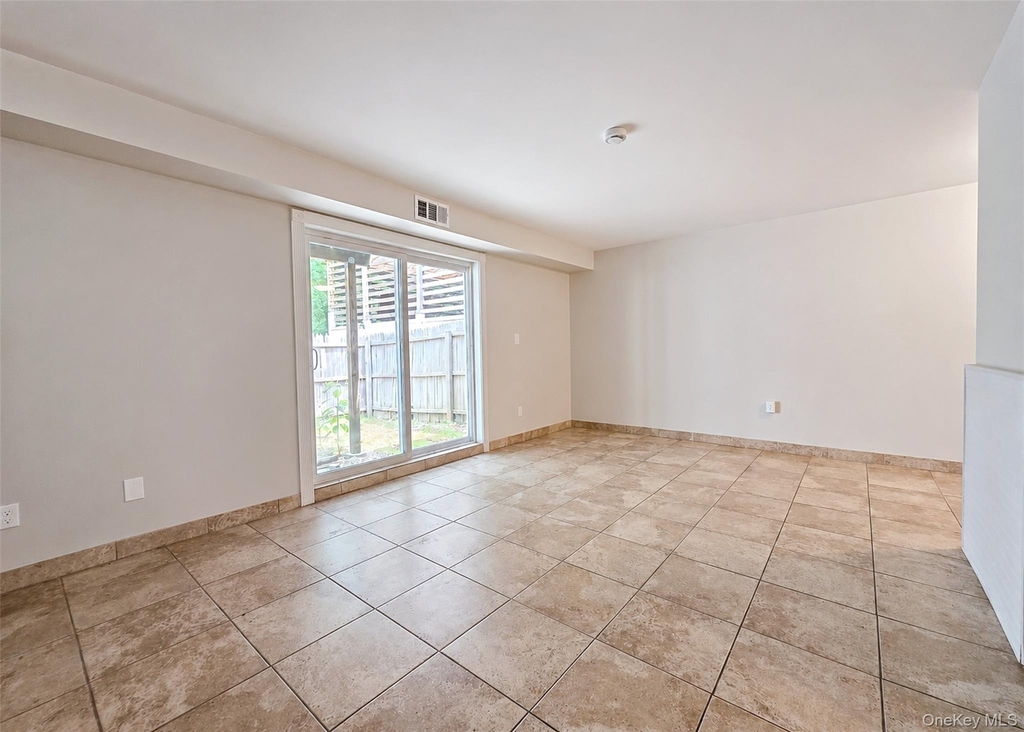 136 Hill Crescent - Photo 5