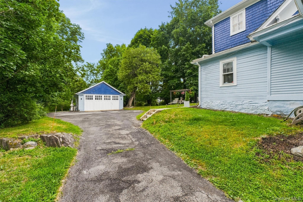 108 Hooker Avenue - Photo 3