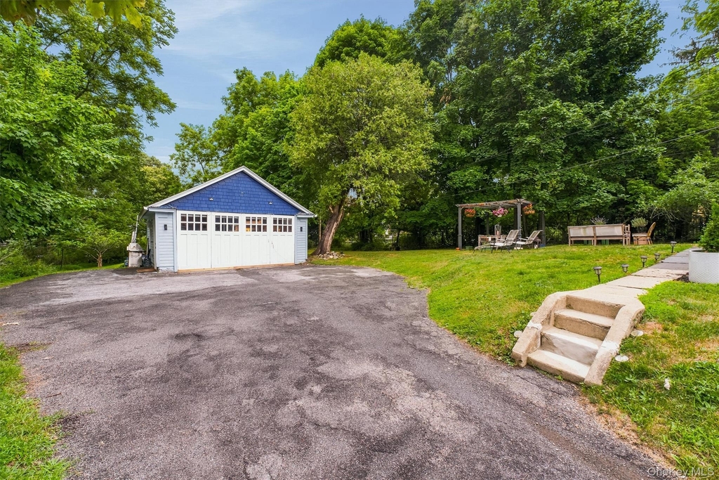 108 Hooker Avenue - Photo 36