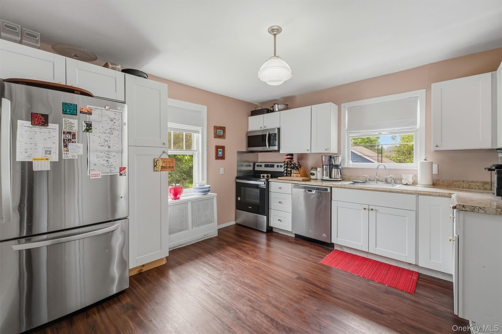 108 Hooker Avenue - Photo 15
