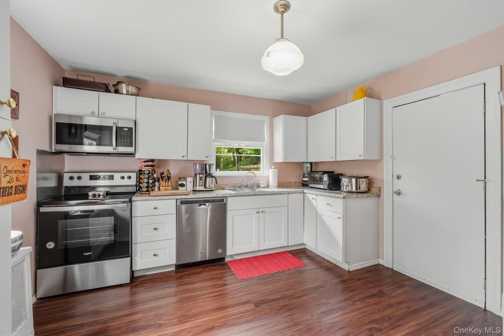 108 Hooker Avenue - Photo 16