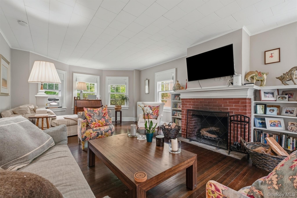 108 Hooker Avenue - Photo 8