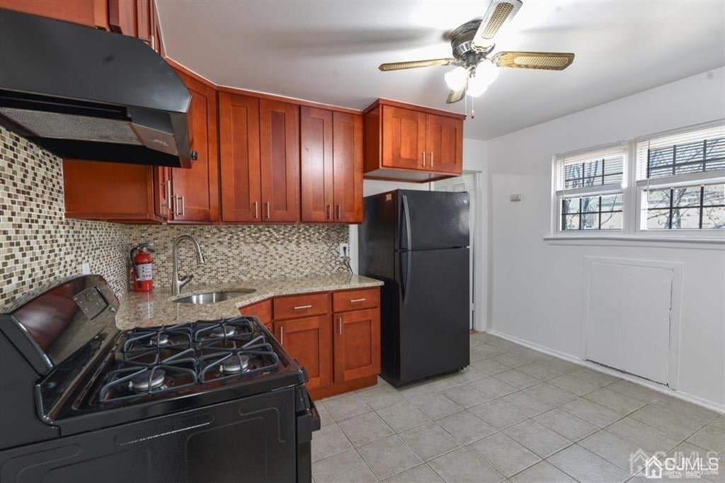 204 College Drive - Photo 2