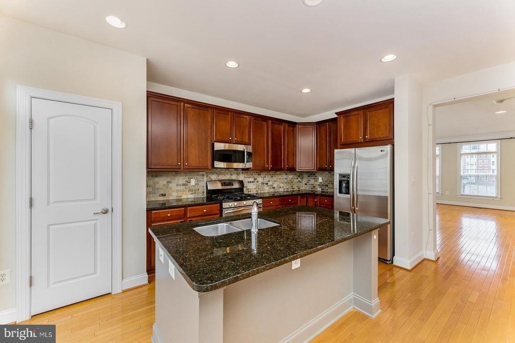 8032 Reserve Way - Photo 7