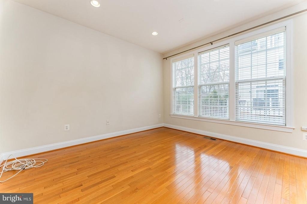 8032 Reserve Way - Photo 10