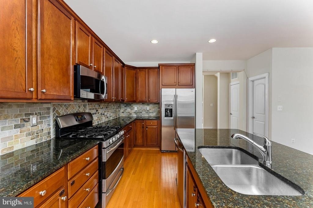 8032 Reserve Way - Photo 9