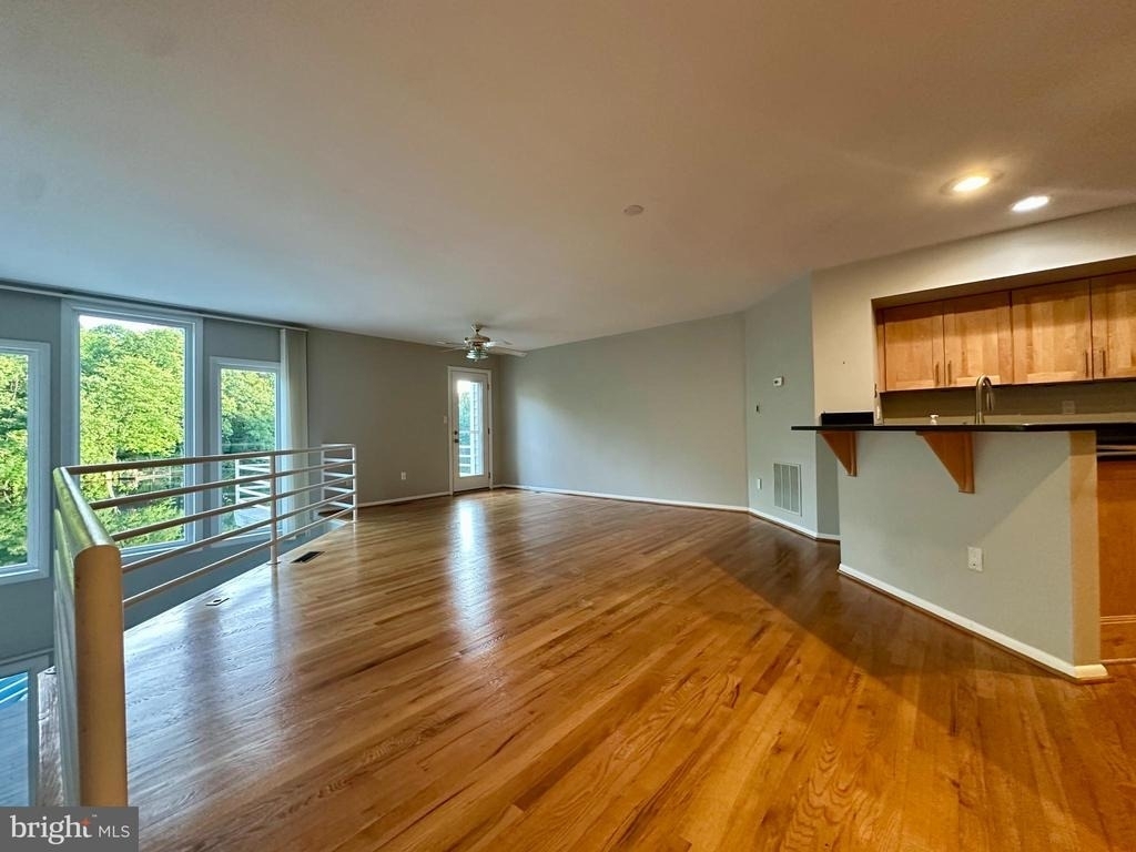 1975 Lakeport Way - Photo 4