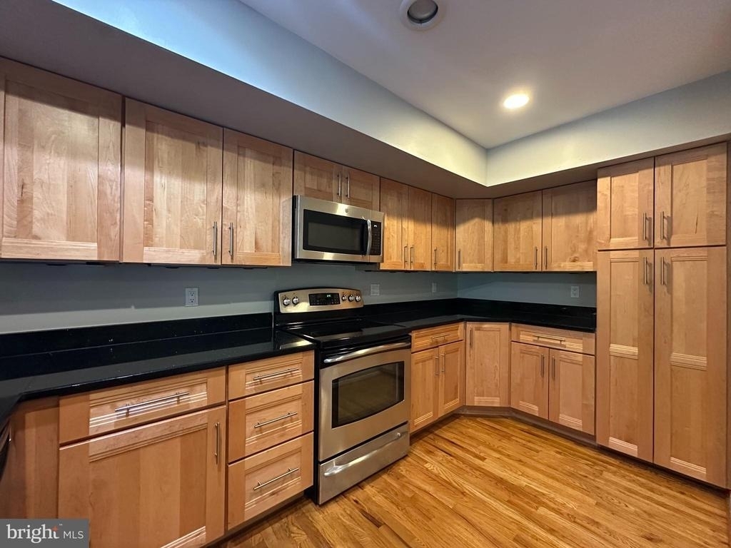 1975 Lakeport Way - Photo 7