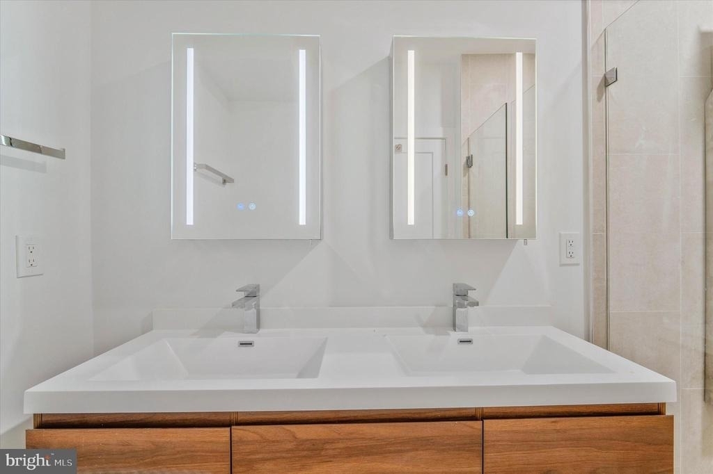 228 Glebe Road W - Photo 9