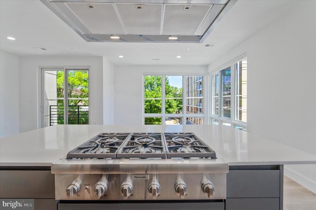 228 Glebe Road W - Photo 7