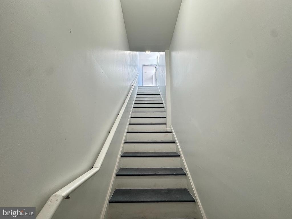700 W Girard Avenue - Photo 1