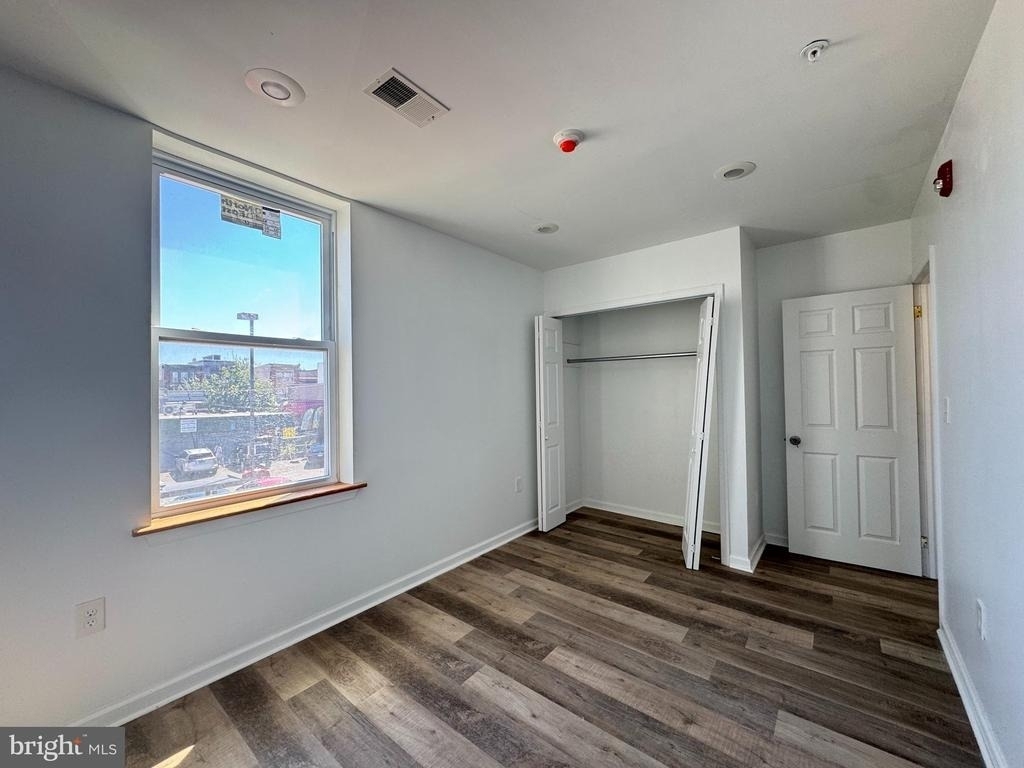700 W Girard Avenue - Photo 7