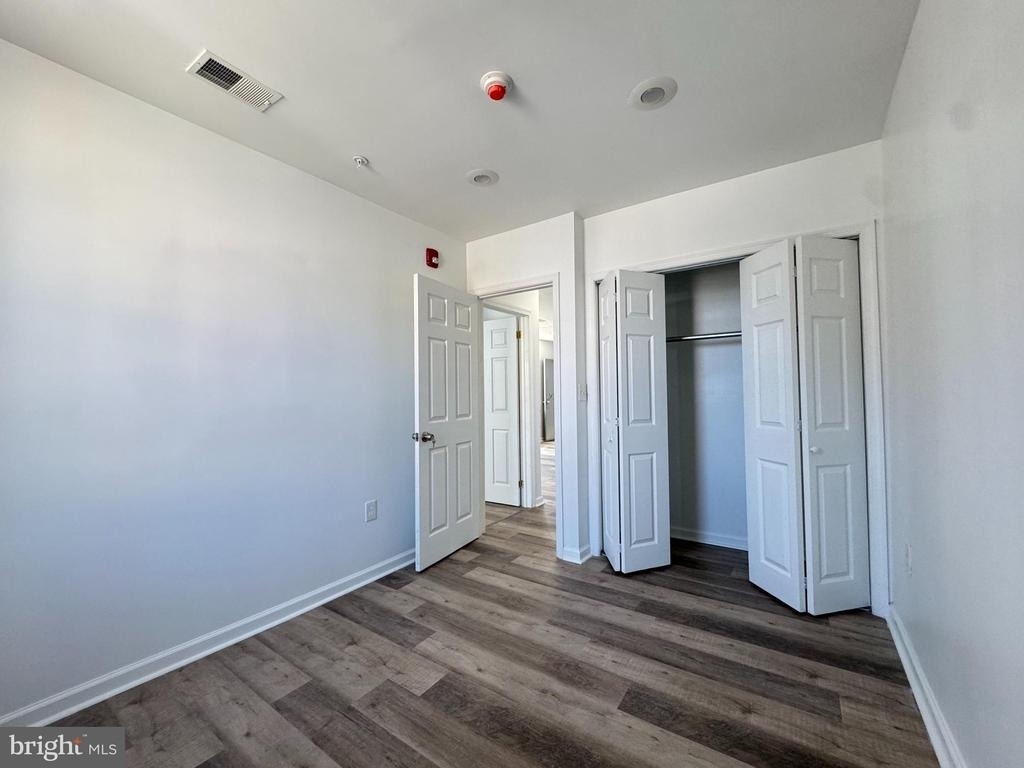 700 W Girard Avenue - Photo 9