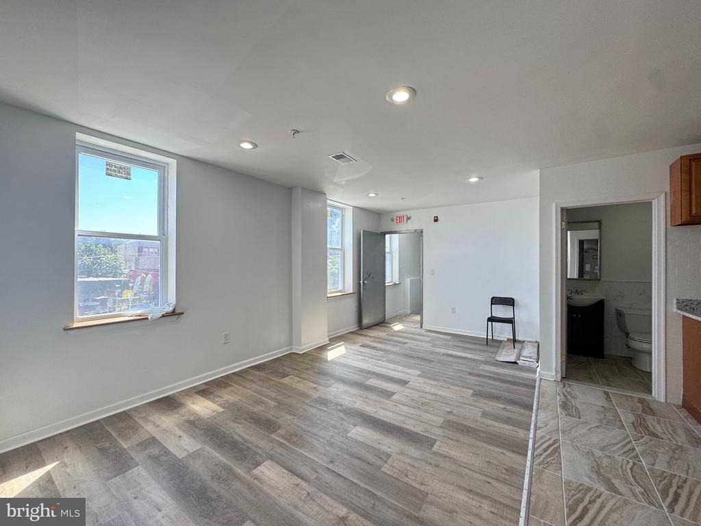 700 W Girard Avenue - Photo 5