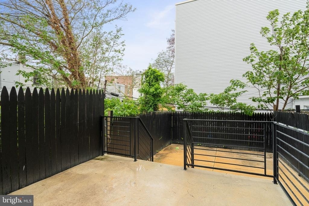 648 N 36th Street - Photo 35
