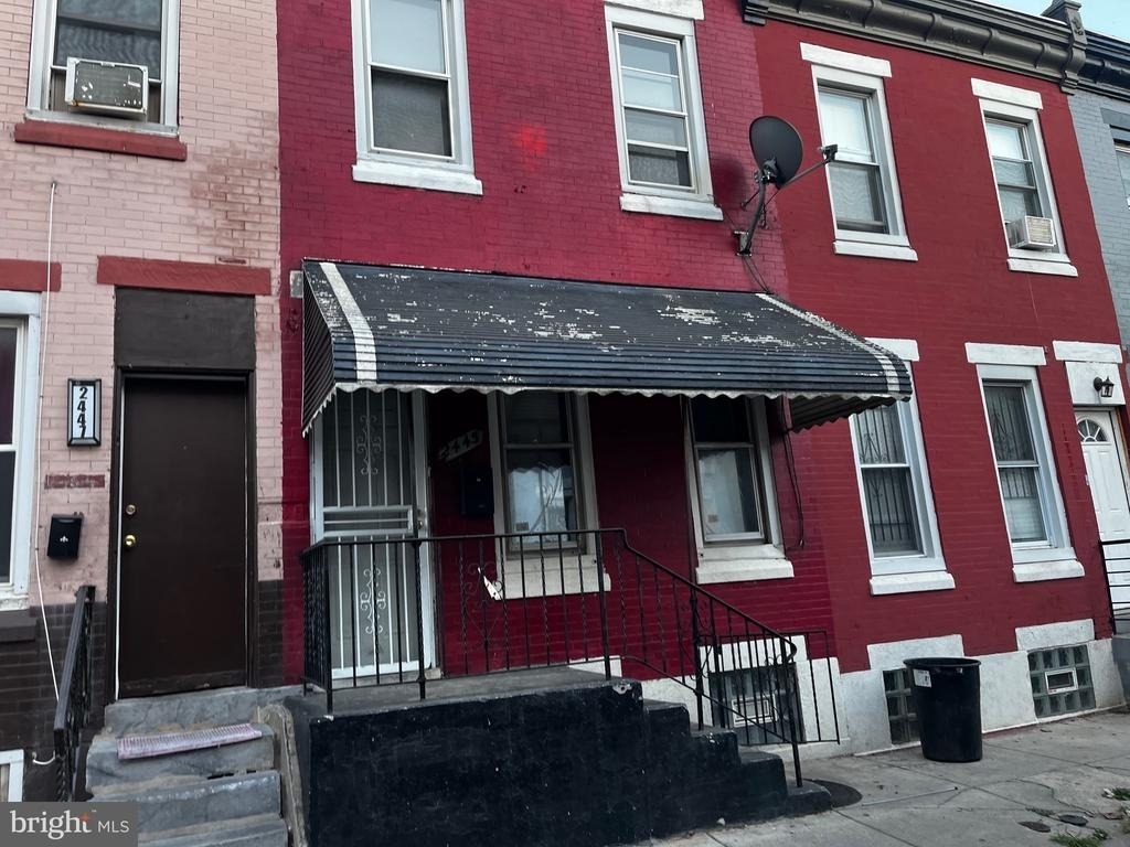 2445 N Bancroft Street - Photo 0