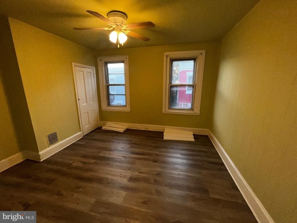 2445 N Bancroft Street - Photo 11