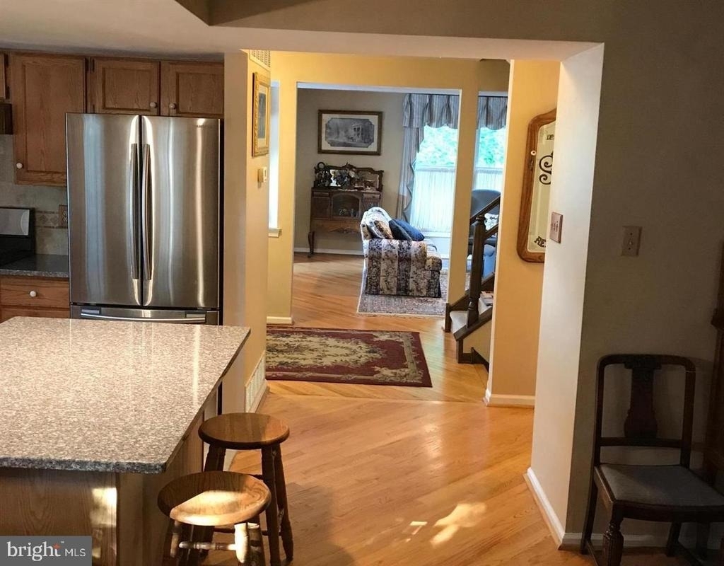 93 Beacon - Photo 3