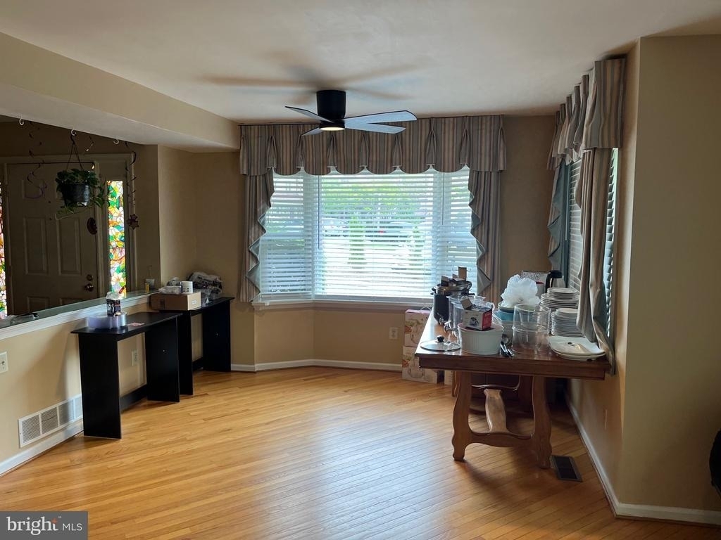 93 Beacon - Photo 6