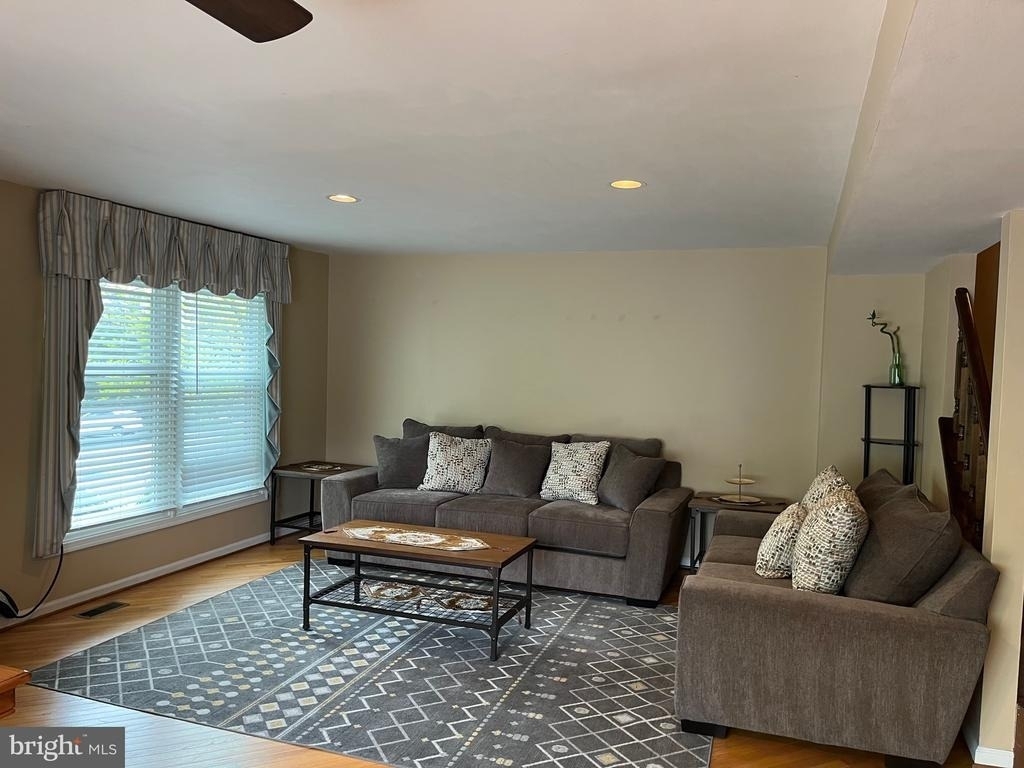 93 Beacon - Photo 2