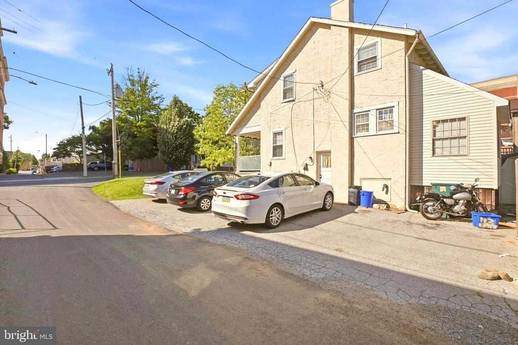 316 W Market Street - Photo 5
