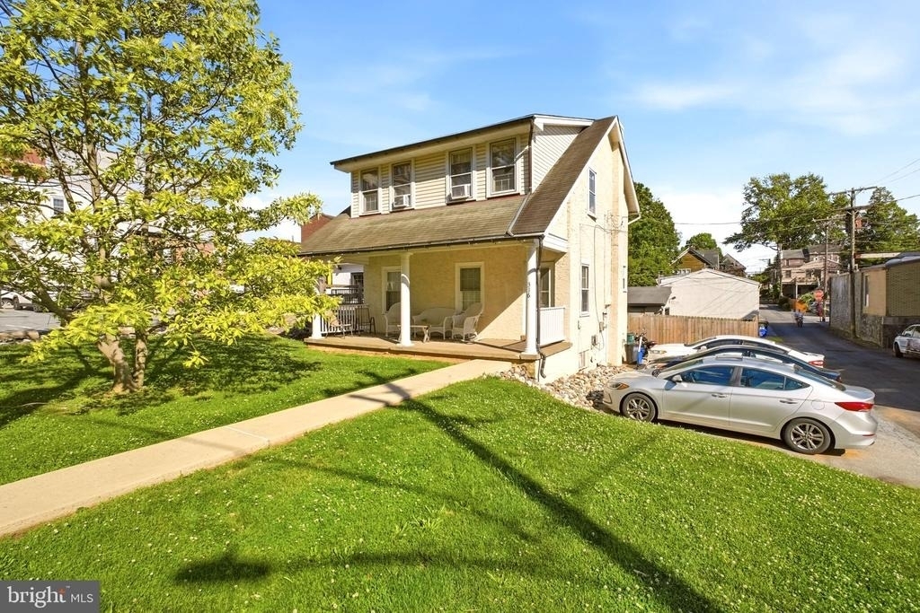 316 W Market Street - Photo 0