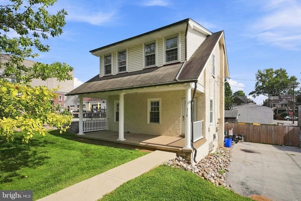 316 W Market Street - Photo 0