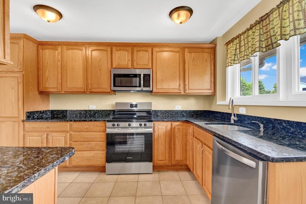 10228 Farnham Drive - Photo 12