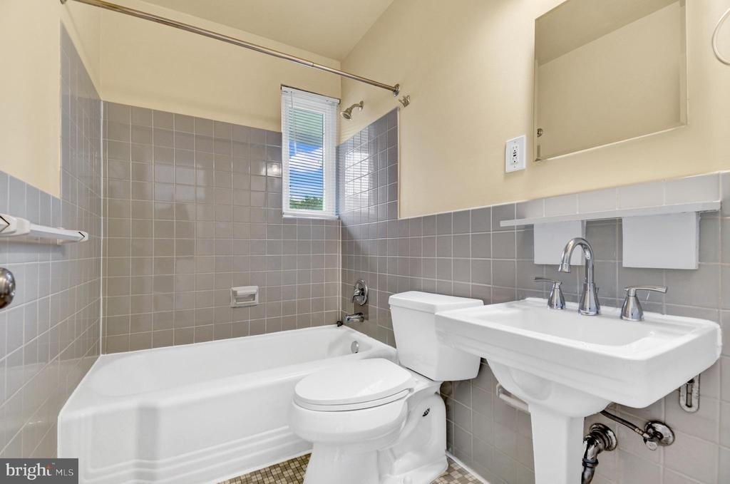 10228 Farnham Drive - Photo 21
