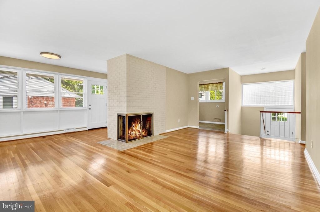 10228 Farnham Drive - Photo 7