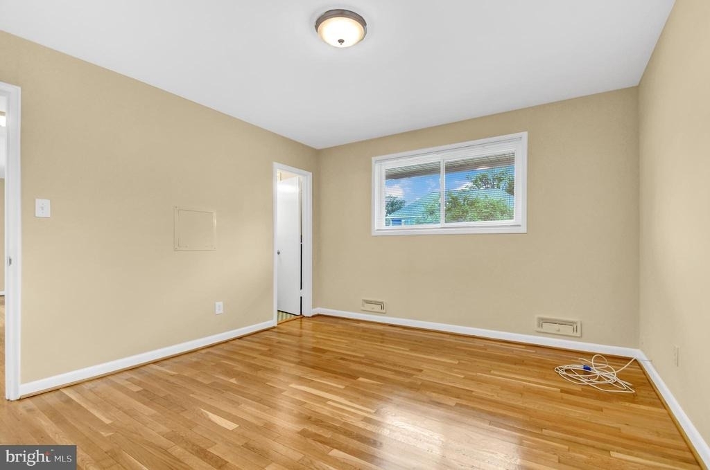10228 Farnham Drive - Photo 16