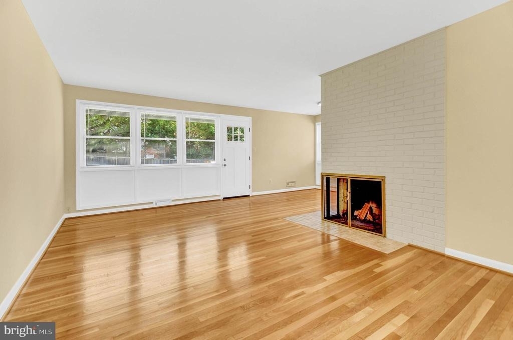 10228 Farnham Drive - Photo 8