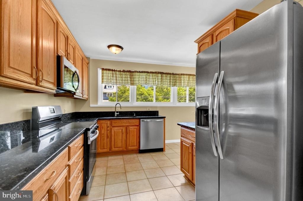 10228 Farnham Drive - Photo 13