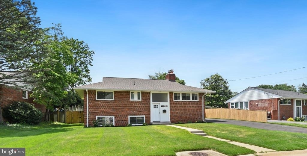 10228 Farnham Drive - Photo 4