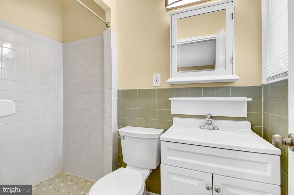 10228 Farnham Drive - Photo 18