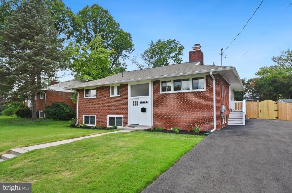 10228 Farnham Drive - Photo 1