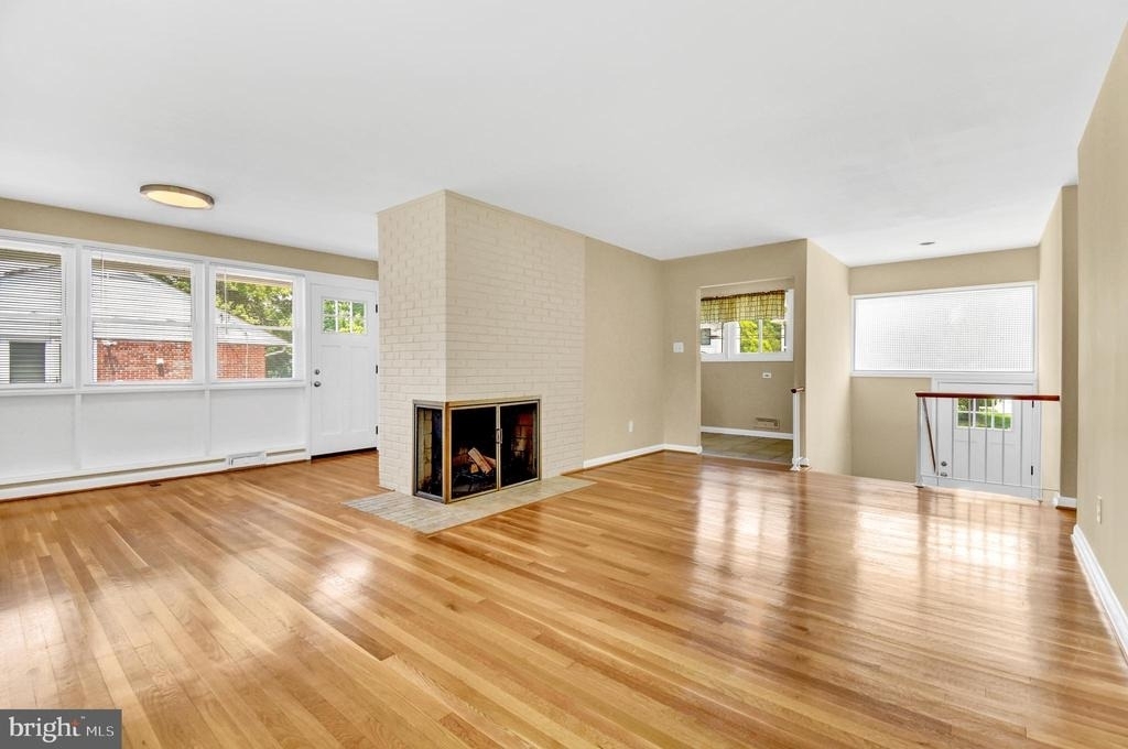 10228 Farnham Drive - Photo 6