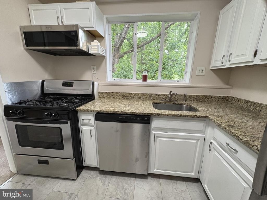 10403 Montrose Avenue - Photo 12
