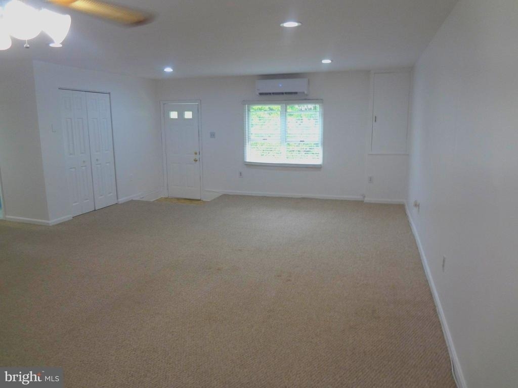 17540 Queen Elizabeth Drive - Photo 3