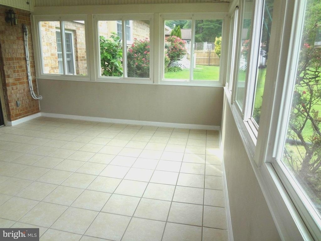 17540 Queen Elizabeth Drive - Photo 9