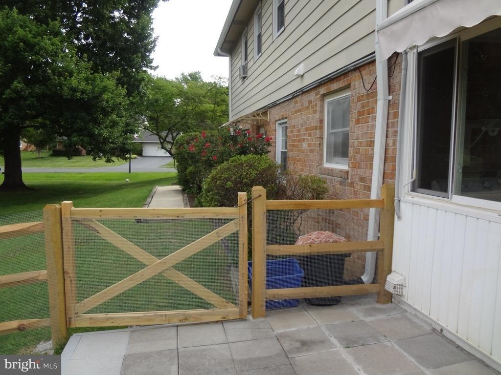 17540 Queen Elizabeth Drive - Photo 10