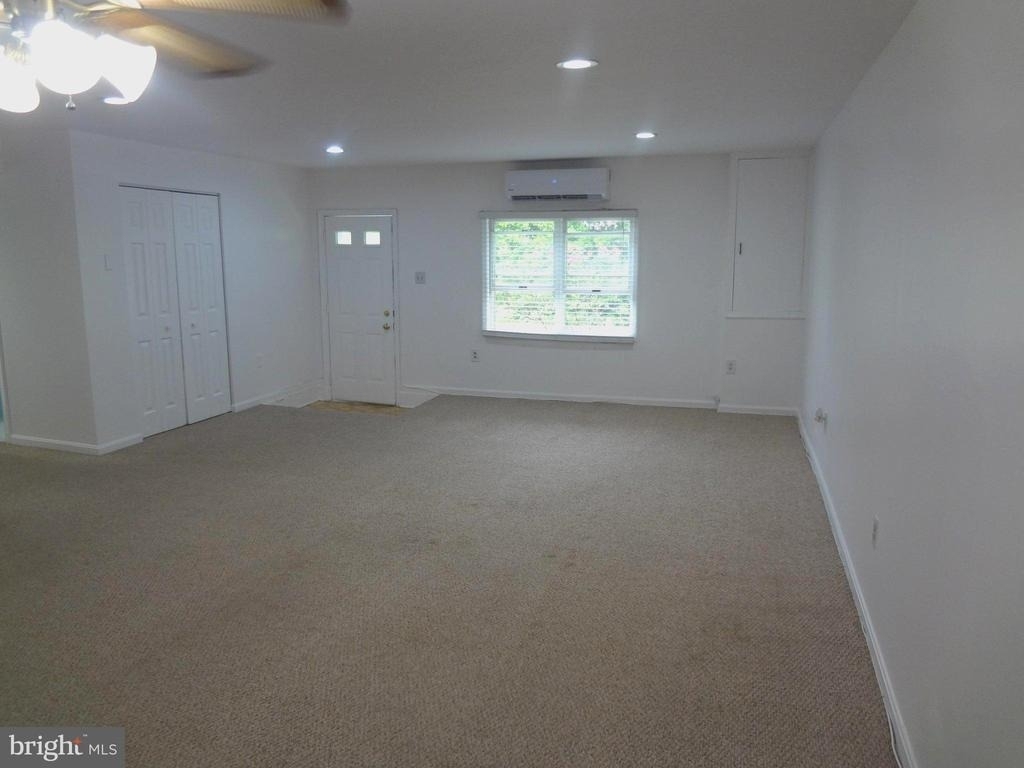 17540 Queen Elizabeth Drive - Photo 2
