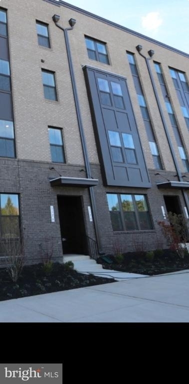 117 E Cromwell Street - Photo 1