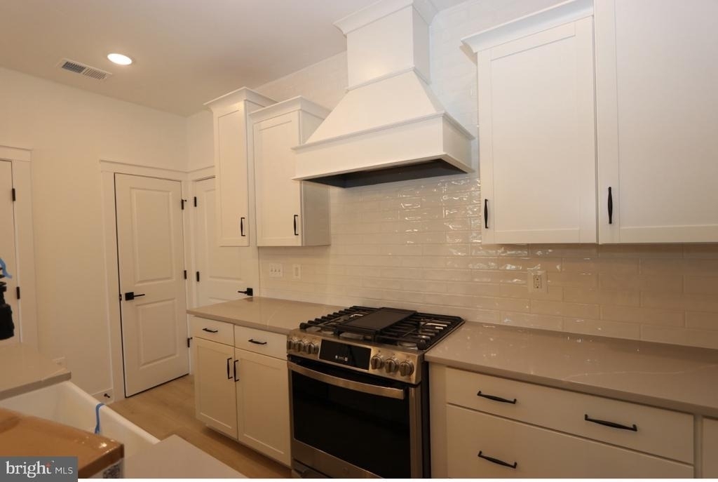 117 E Cromwell Street - Photo 5