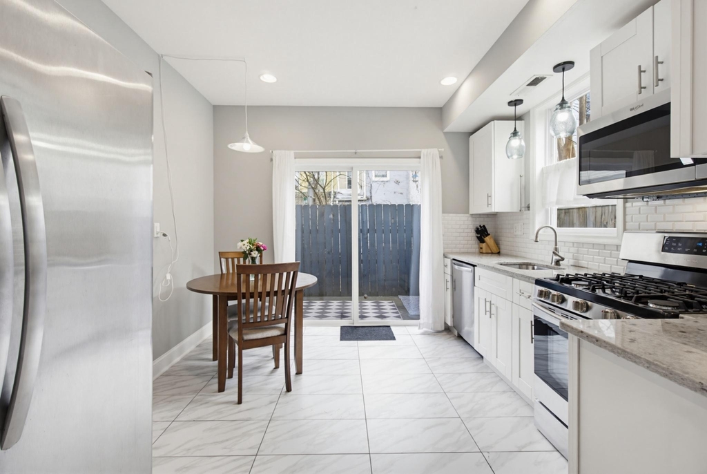 1429 Olive Street - Photo 4